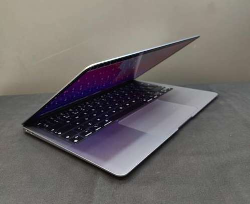 Macbook air 2020  MI chip laptop image 3