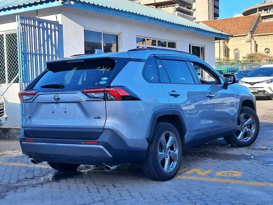 Toyota Rav4 sunroof 2020 silver image 8