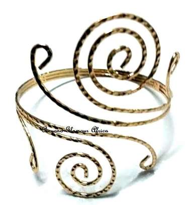 Womens Patterned gold tone armlet image 1