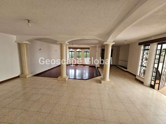 5 Bed Townhouse with En Suite in Spring Valley image 4
