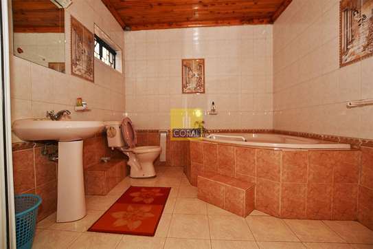 4 Bed House  in Kasarani image 9