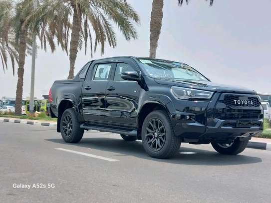 Toyota Hilux double cabin black 2019 diesel image 2