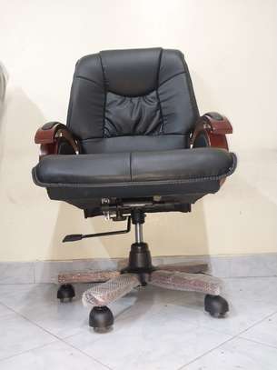 Office Chair: Directors executive Office Leather Chair image 2