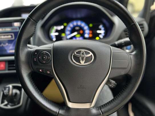 Toyota Voxy  hybrid 2018 2wd image 9
