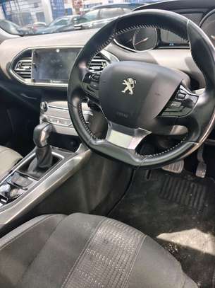 PEUGEOT 308 image 5