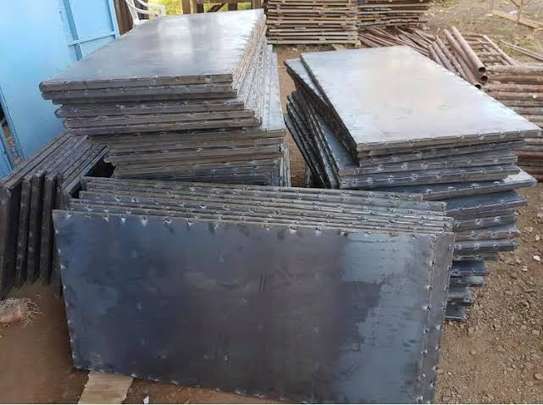 METALLIC TRAPPERS FOR HIRE image 1