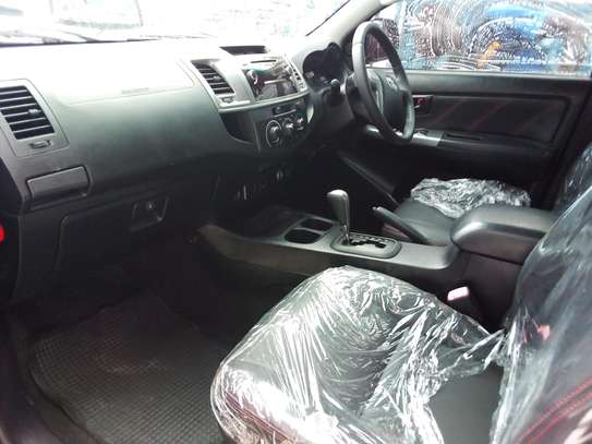 Hilux double cabin image 6