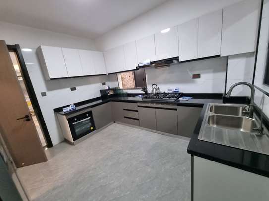 Serviced 4 Bed Apartment with En Suite at Kileleshwa image 3