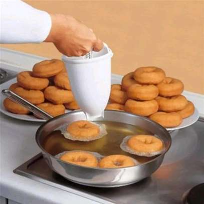 Donut maker image 3
