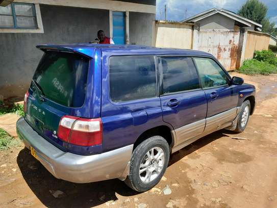 Selling a clean second hand Blue Subaru Forester image 5