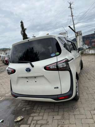 Toyota sienta modelista image 7