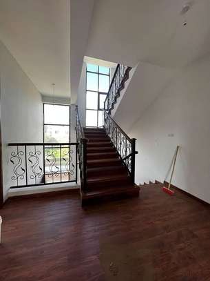 4-bedroom townhouse image 3