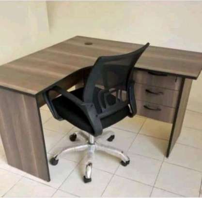 L shape office table plus a swivel chair image 1