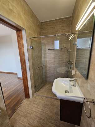 4 Bed Apartment with En Suite in Parklands image 8