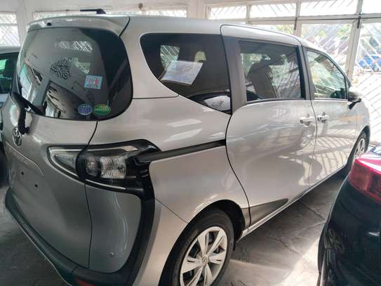 Toyota Sienta non hybrid on sale image 1