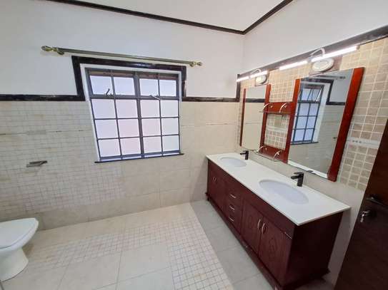 4 Bed Villa with En Suite in Kileleshwa image 23