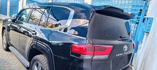 Toyota land Cruiser ZX Black 2023 image 10