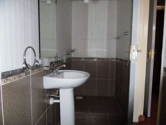 2 Bed Apartment with En Suite at Kilimani image 8