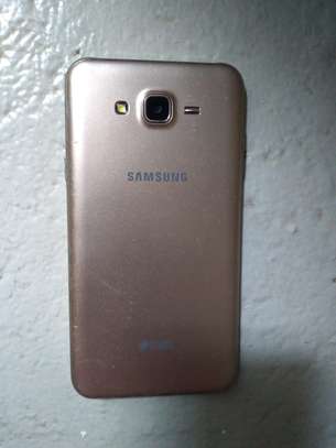 Samsung Galaxy J7 image 4
