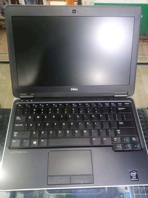 Dell 7240 Laptop image 1