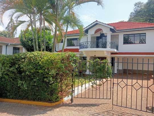 5 Bed Villa with En Suite in Spring Valley image 3