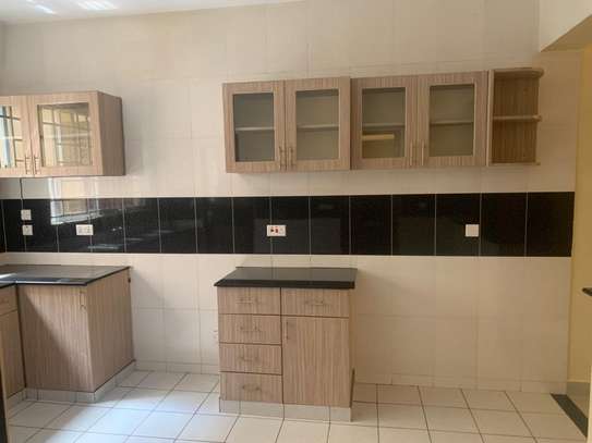 3 bedroom apartment all ensuite with a Dsq available image 6