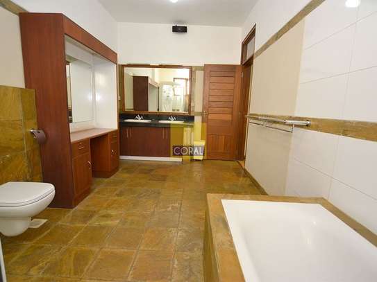 4 Bed Apartment with En Suite in Riverside image 31