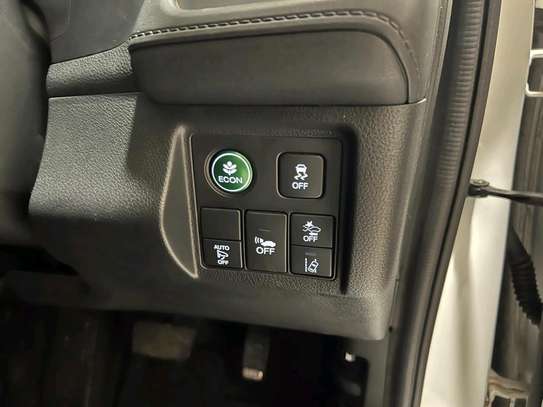 Honda Vezel hybrid white 2017 2wd image 8