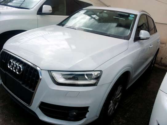 Audi Q3 white image 2