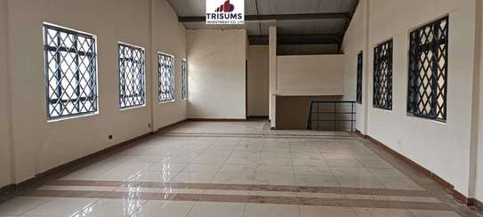 8877 ft² warehouse for rent in Industrial Area image 3