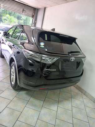 Toyota Harrier metallic black. 2017 image 2