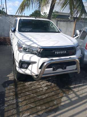 Toyota Hilux Double cabin image 9