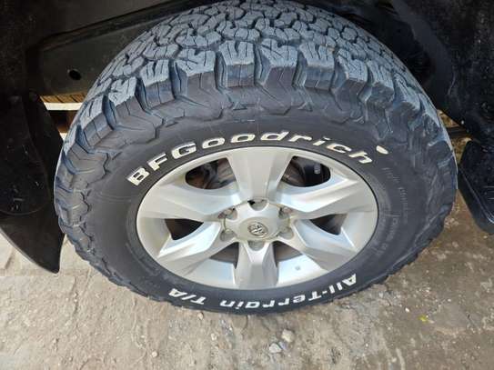 Toyota Landcruiser prado TX black image 5