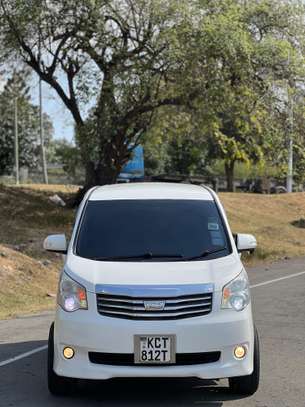 Toyota Noah KCT image 2