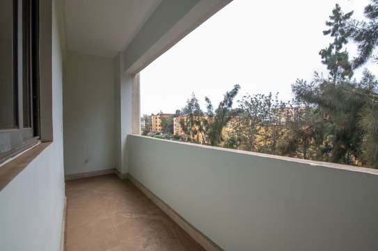 3 Bed Apartment with En Suite in Kilimani image 18