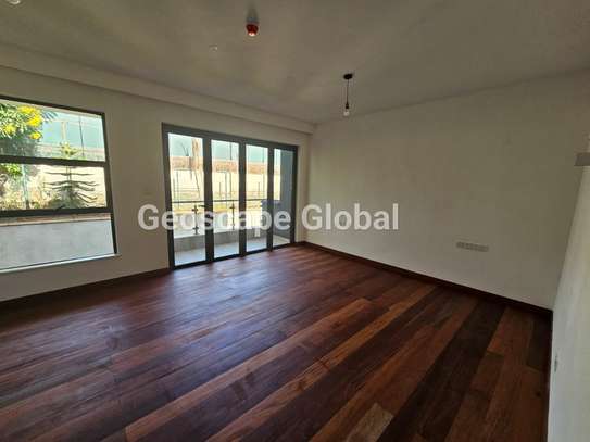4 Bed Townhouse with En Suite in Rosslyn image 14