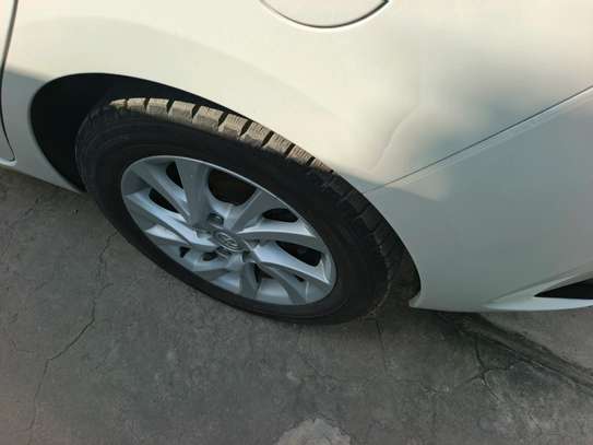 Toyota Auris hybrid image 25