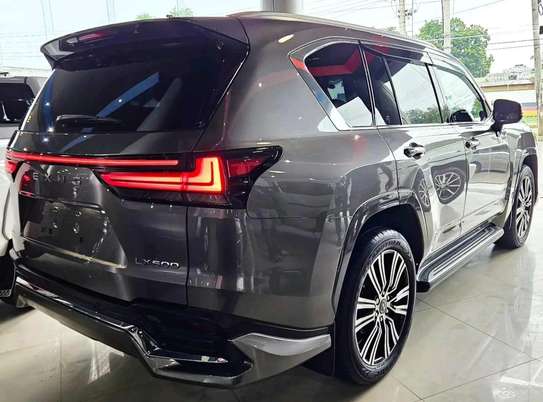 Lexus LX600 Grey 2024 image 10
