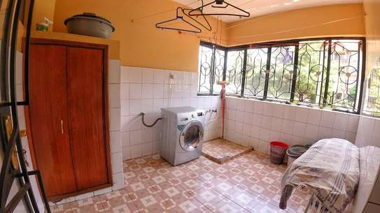 Serviced 3 Bed Apartment with En Suite in Westlands Area image 4