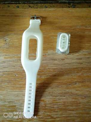 Breo Carve Watch (Interchangeable Silicon Strap + Gift Tin) image 8