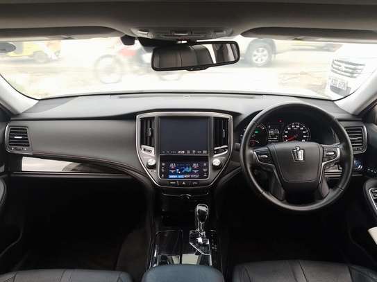 Toyota crown Athelete  Hybrid 2017 image 8