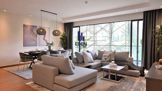 3 Bed Apartment with En Suite in Riverside image 3