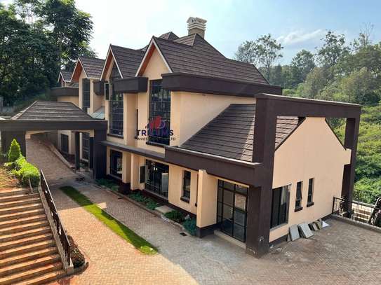 6 Bed House with En Suite in Nyari image 2
