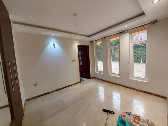5 Bed Townhouse with En Suite at Convent Drive image 3