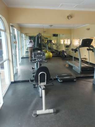 Five bedroom ensuites Bungalow for rent. image 2