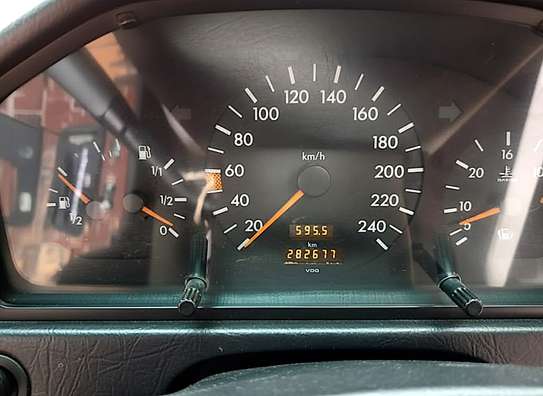 1993 Mercedes-Benz C-class (C-220) image 11