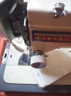Sewing & Embroidery Machine*EX-UK*Electric image 7