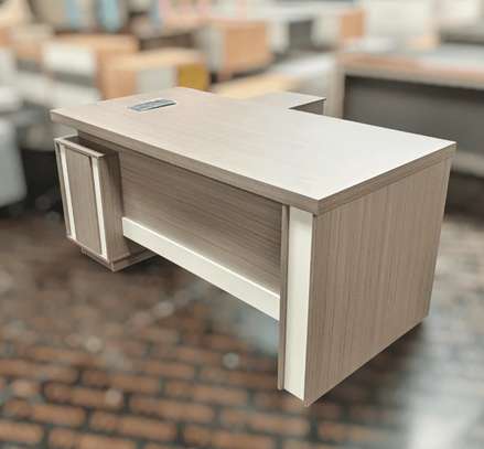 Office Desk: 1600mm Long Corporate Work Desk image 1
