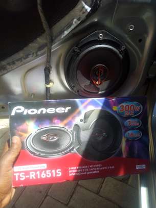 Pioneer Car Audio Speakers TS-R1651S,300W 16 Cm 3-Way Speaker fitted in Toyota allion image 1