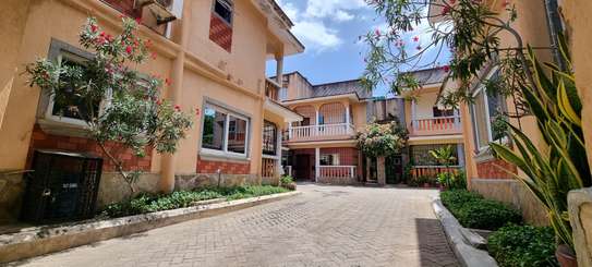5 Bed House with En Suite at Nyali image 1